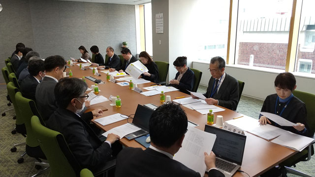 番組審議会の様子(写真)