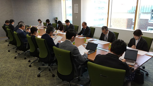 番組審議会の様子(写真)