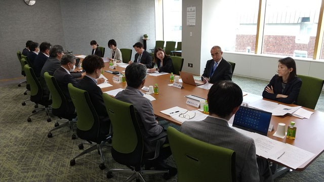 番組審議会の様子(写真)