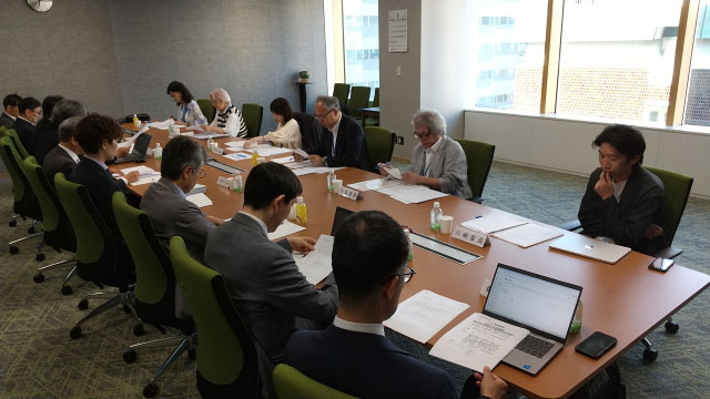 番組審議会の様子(写真)