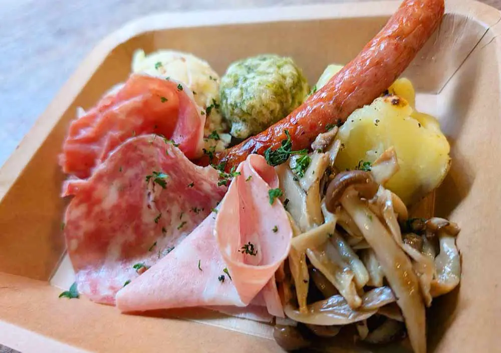 おつまみ前菜盛り合わせ（写真）