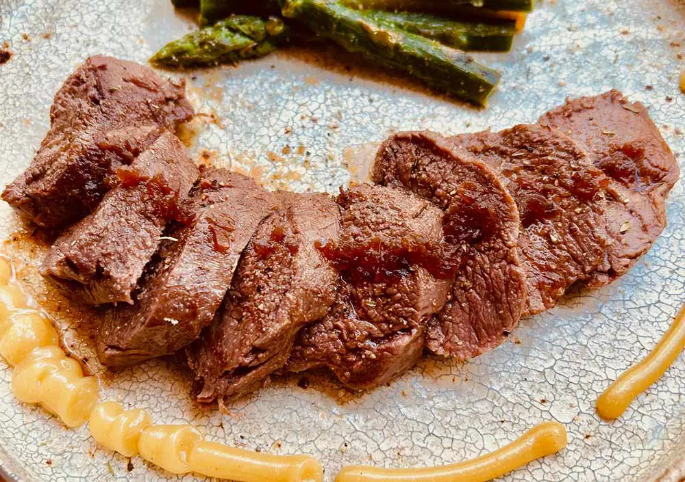 鹿肉ステーキ（写真）