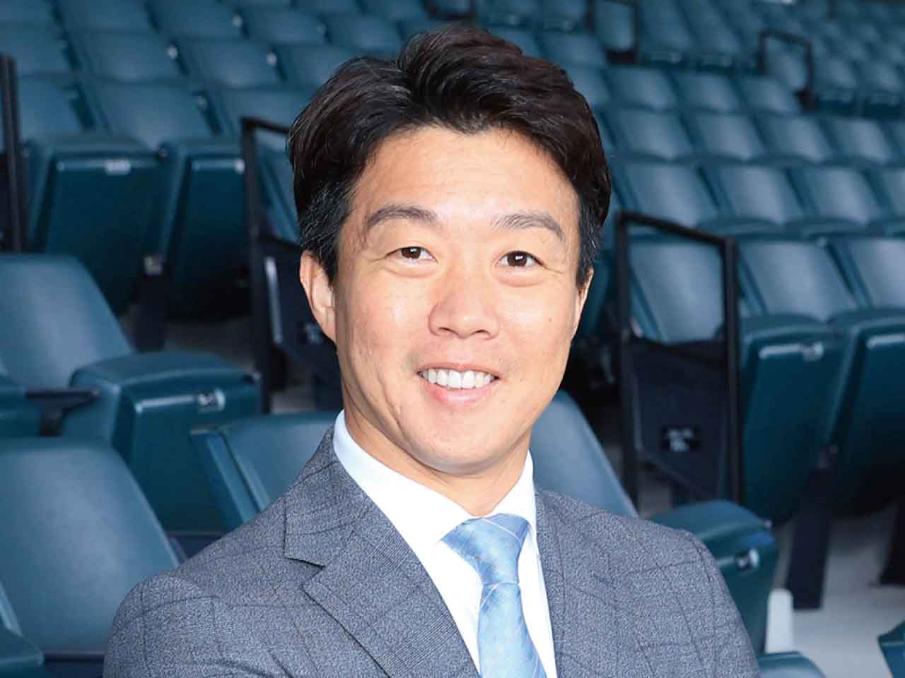 鶴岡慎也さん（写真）