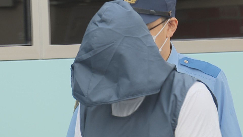 送検される大上文彦容疑者（8月17日・札幌白石警察署）