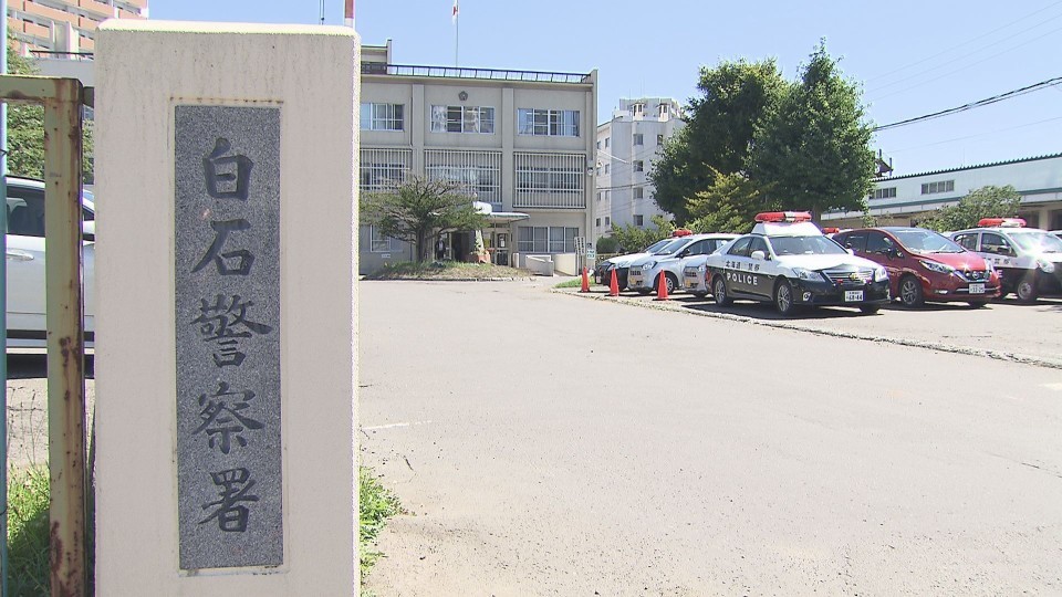 窃盗の疑いで自称派遣社員の男(55)を逮捕した札幌白石警察署
