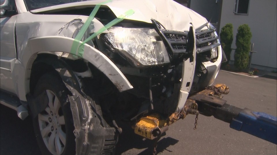 歩道に乗り上げ歩行者をはねた車(24日 北海道函館市桔梗町)