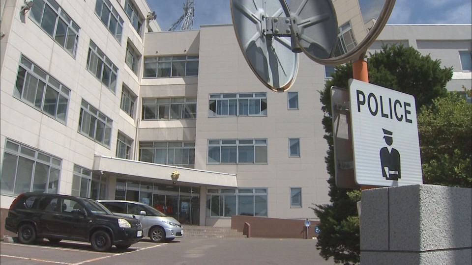 建造物侵入と窃盗容疑で若狭健一容疑者を逮捕した函館中央警察署