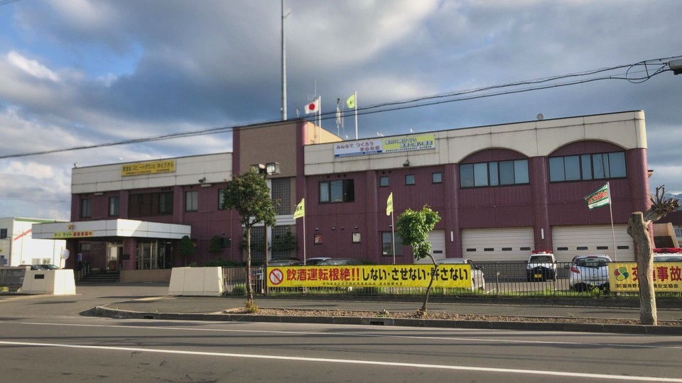 酒気帯び運転容疑で67歳の男を調べる富良野警察署