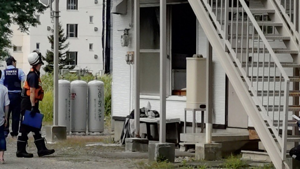 火が出たアパート(4日午前 北海道岩見沢市7条東10丁目)