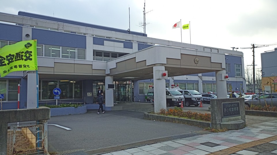 窃盗容疑で黒滝冬樹容疑者を逮捕、取り調べている苫小牧警察署