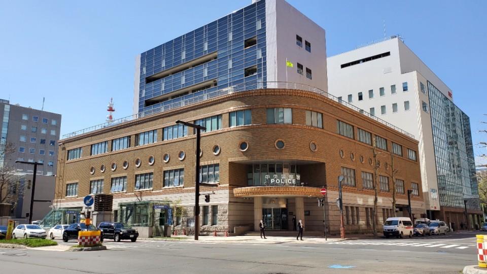 本を盗んだ疑いで無職の男を逮捕した札幌中央警察署