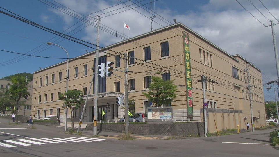 銃刀法違反容疑で17歳の少年を逮捕した小樽警察署