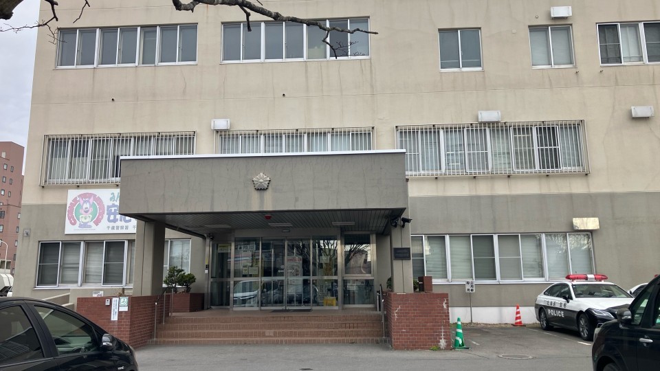 窃盗容疑で19歳の男を逮捕した千歳警察署
