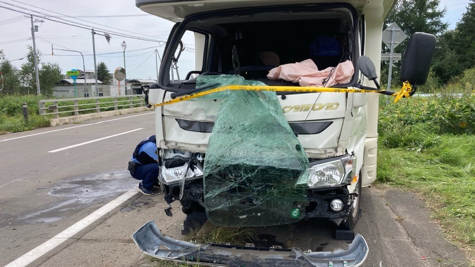 バイクと衝突したキャンピングカー