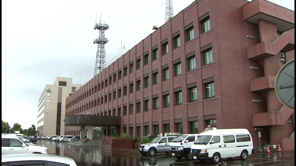 詐欺などの疑いで27歳の男を逮捕した旭川東警察署