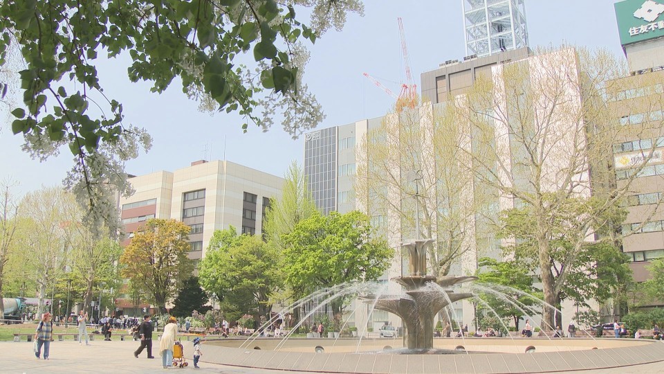 今年初の夏日を観測した札幌(14日)