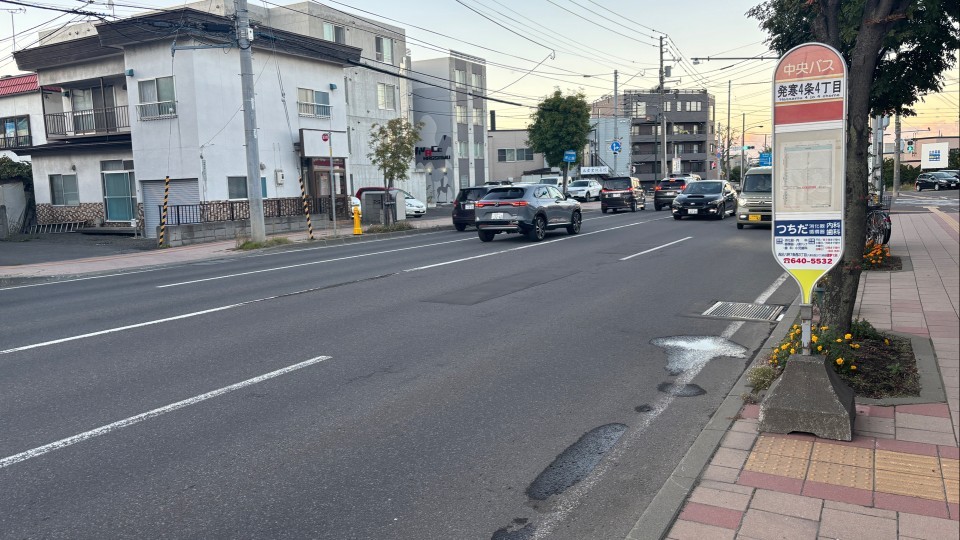 事故の現場（27日午後・札幌市西区）