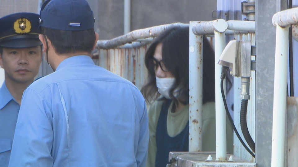 送検される李宇晨容疑者35歳(5日午前・釧路警察署)