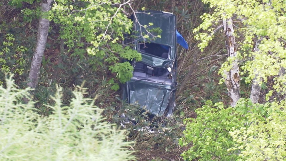 転落した乗用車(22日 北海道余市町)