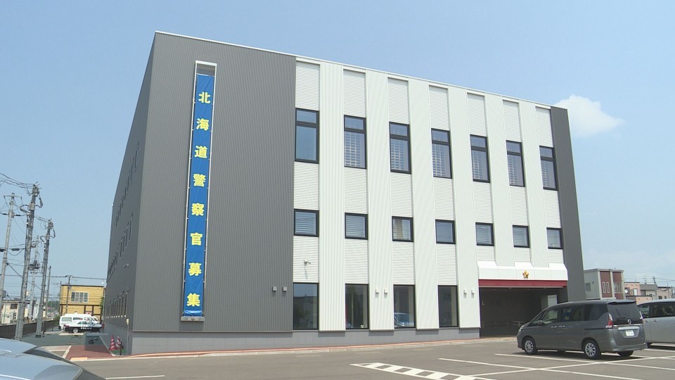 窃盗容疑で20歳の男を逮捕した滝川警察署