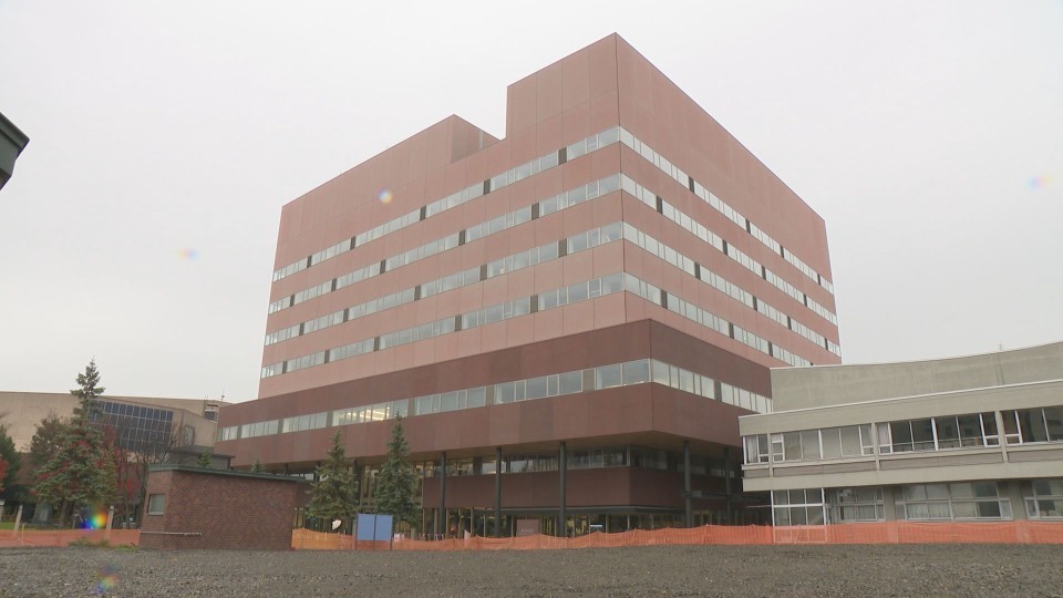 20代の男性事務職員の着服を発表した旭川市教育委員会