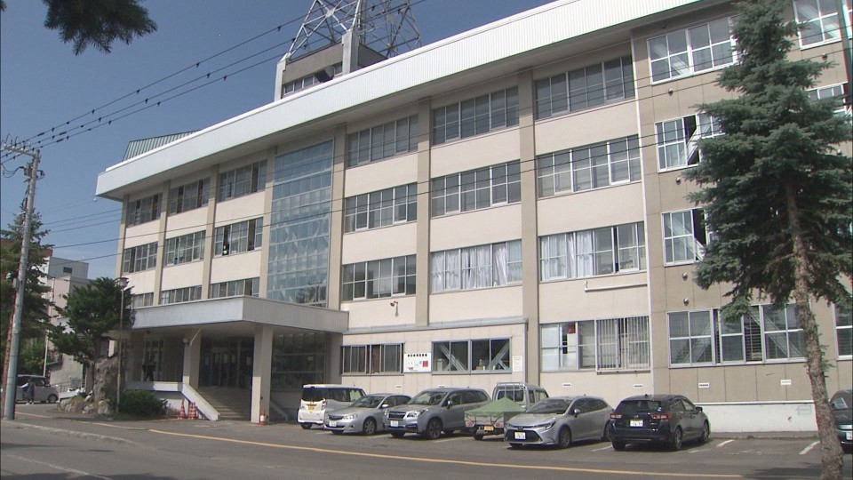 暴行容疑で84歳の男を逮捕、取り調べている旭川中央警察署