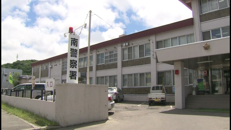 酒酔い運転容疑の男を調べる札幌南警察署
