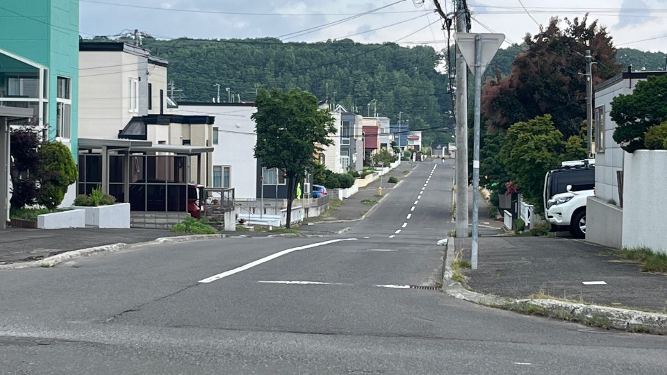 クマのような動物の目撃情報があった住宅街(4日朝 札幌市清田区清田6条1丁目)