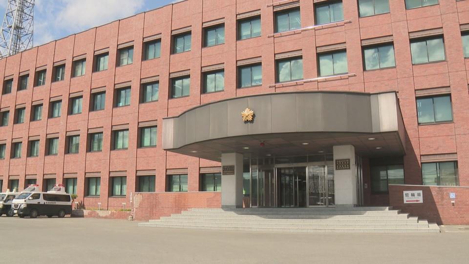 器物損壊の疑いで自称27歳の男を逮捕した旭川東警察署