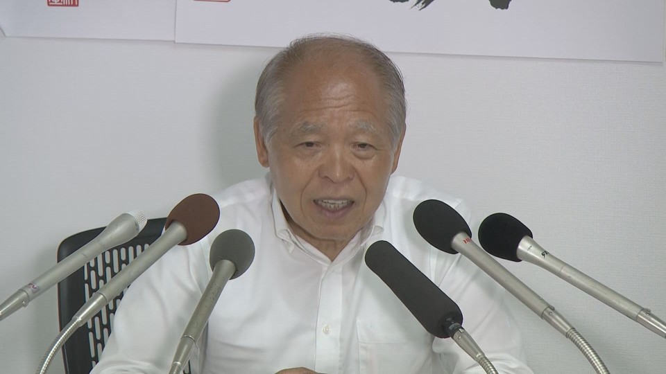 政界引退の意向を示した鈴木宗男氏(21日午前4時半ごろ・札幌市中央区)