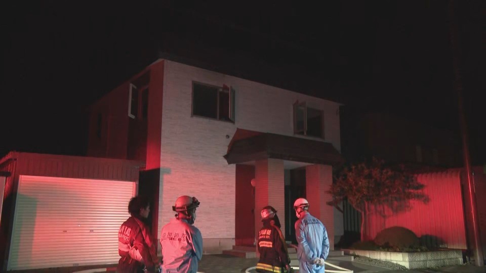 火事があった住宅(22日夜 北海道旭川市)