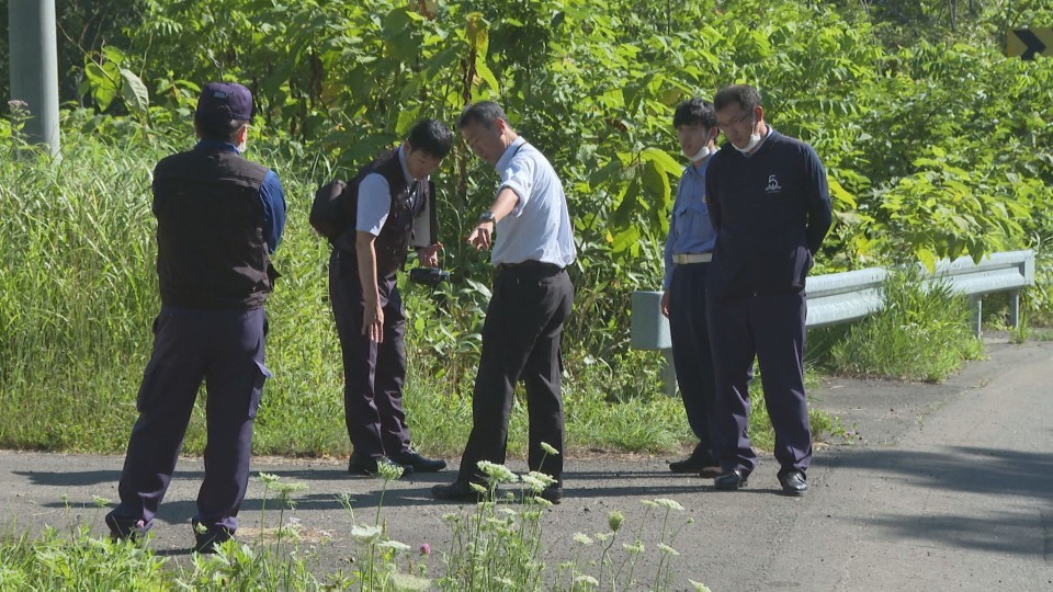事故現場(24日午前 北海道当別町)