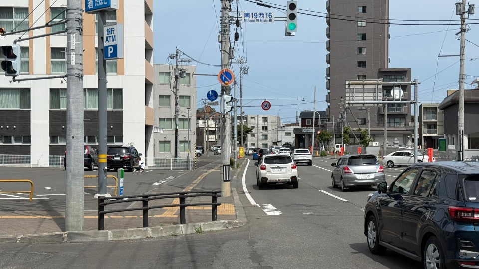 男が女性を車に乗せた現場（札幌市中央区）