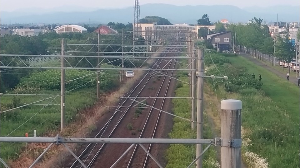 乗用車が進入した現場(19日午後 北海道岩見沢市)