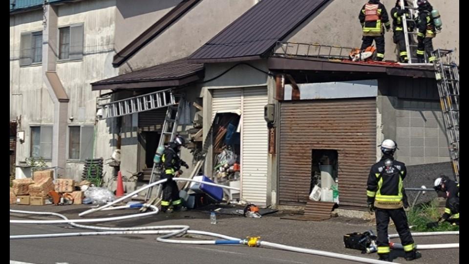火事のあった住宅(15日午前 北海道岩見沢市)