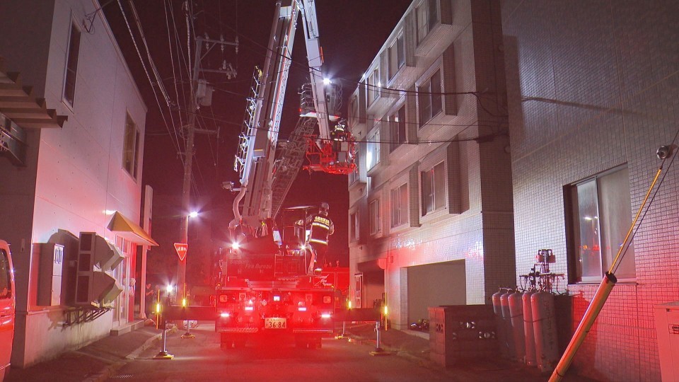 火事のあったアパート(30日 札幌市東区)