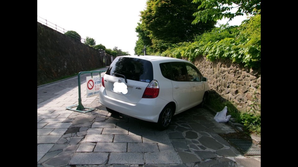 事故を起こした車両(北海道警察提供・10日)