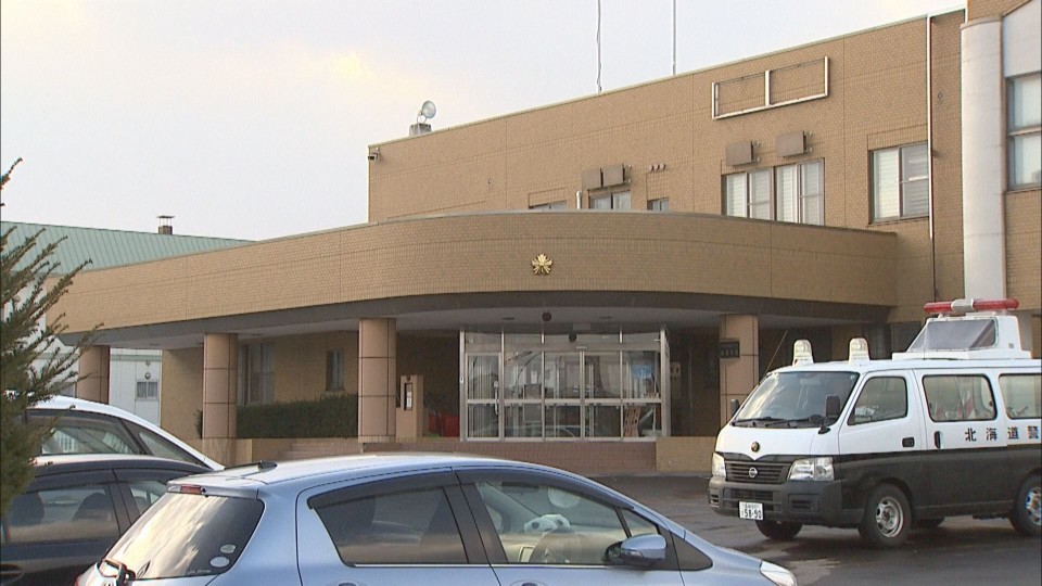 道路交通法違反容疑で43歳の男を逮捕した森警察署