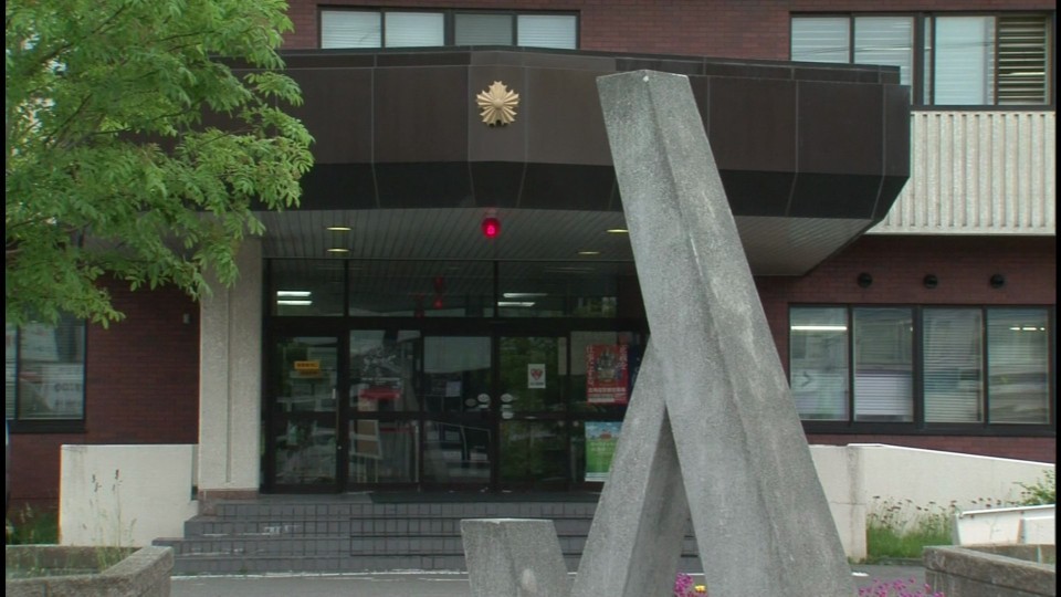 暴行の疑いで職業不詳の女(51)を逮捕した稚内警察署