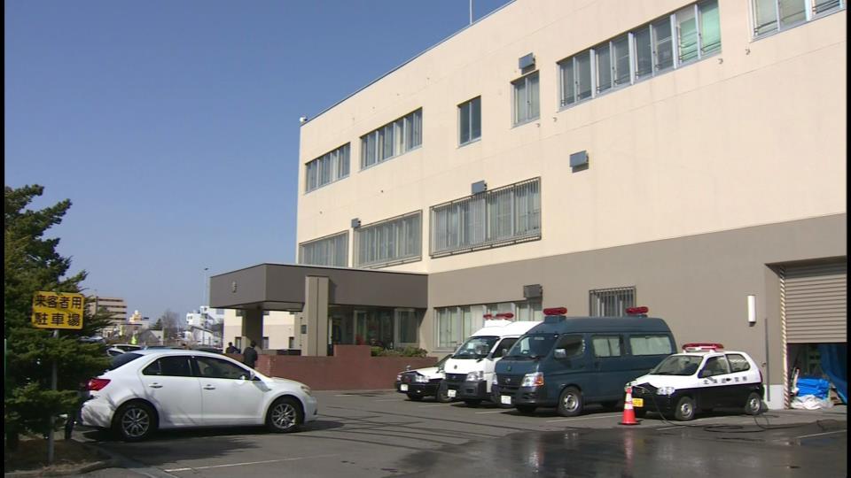 建造物損壊容疑で19歳の男を逮捕した千歳警察署