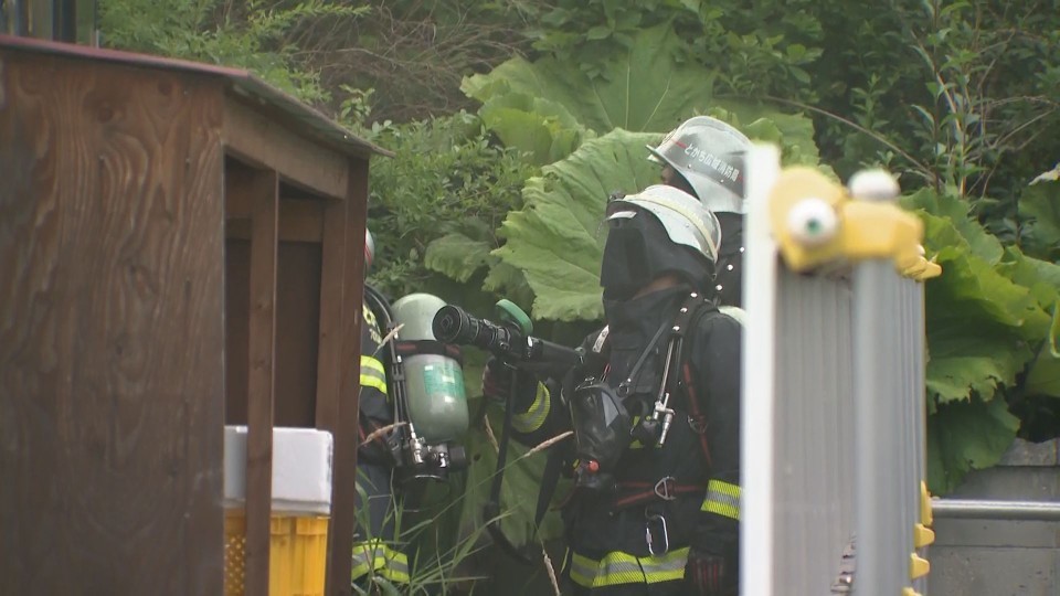 火事があった燻製工場(9日午後 北海道帯広市)