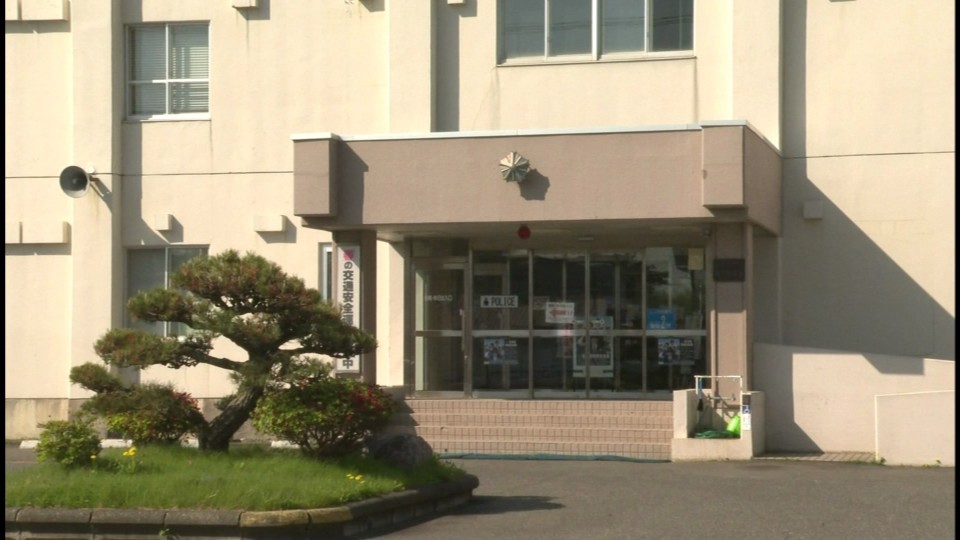 無免許運転の疑いで17歳の少年を逮捕した静内警察署