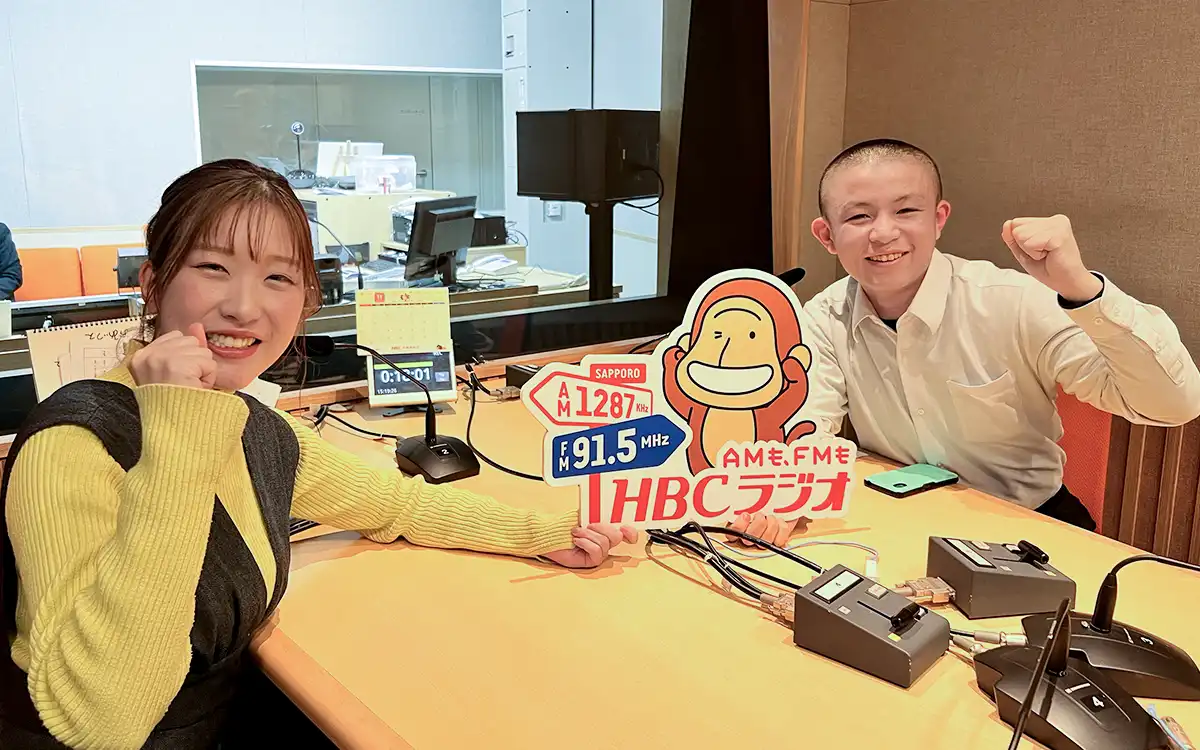 岡崎優さんインタビューの様子（写真）