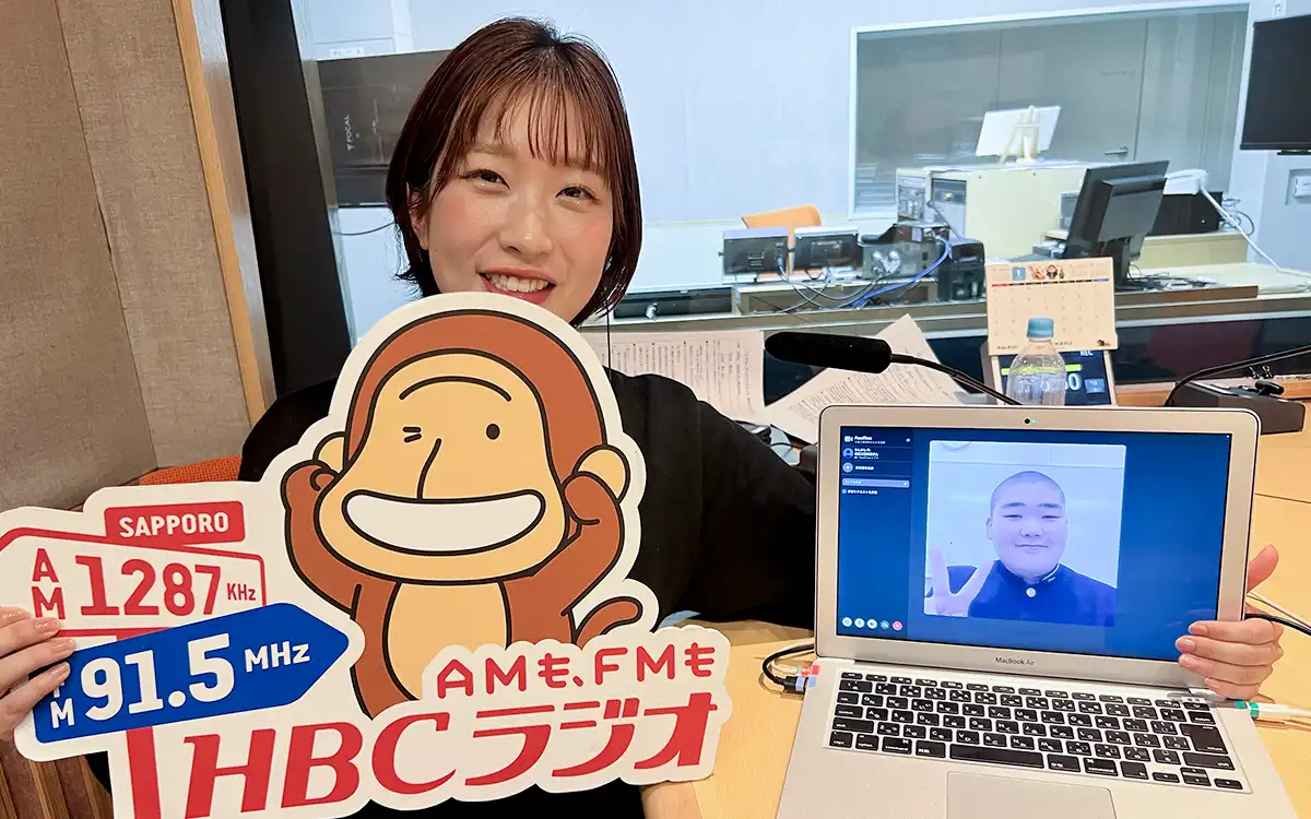 青木悠太さんインタビューの様子（写真）