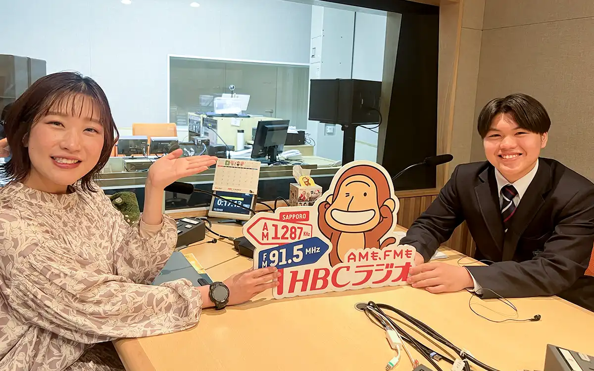 新井芭玖斗さんインタビューの様子（写真）