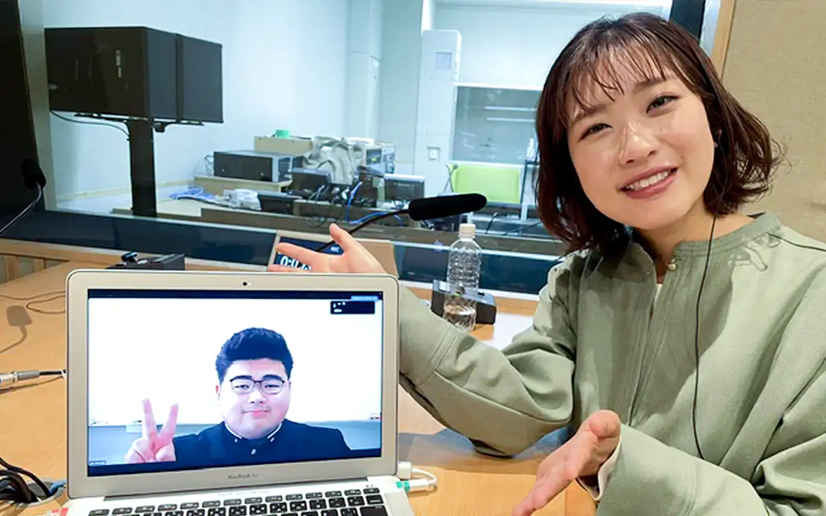 霜鳥彪さんインタビューの様子（写真）