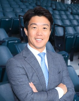 鶴岡慎也さん(野球解説者)
