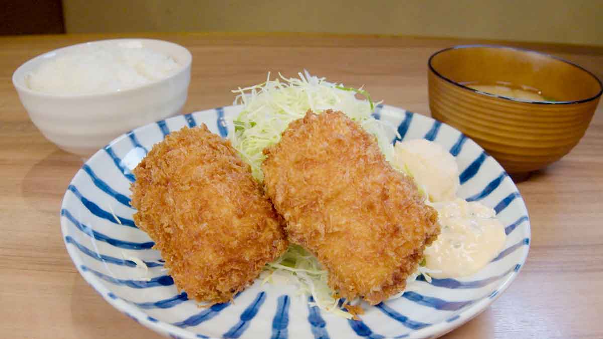 カニクリームコロッケ定食の写真