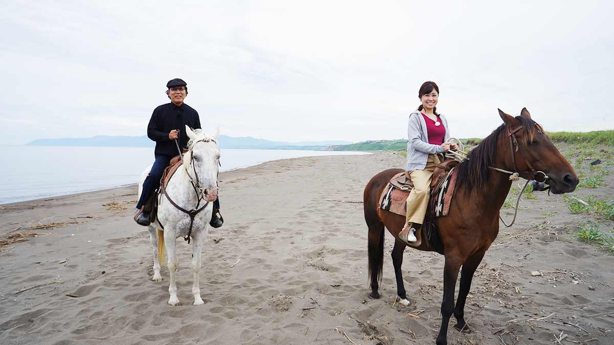 海辺で乗馬に挑戦(写真)