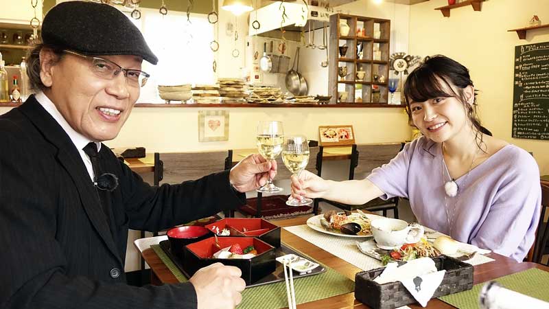 伊料理店にて乾杯！(写真)